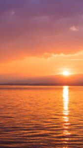 金運アップの夕日の海の待受画像、背景無料  