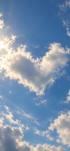 ハート型の雲を見つけて、待ち受けにすると恋が叶う 