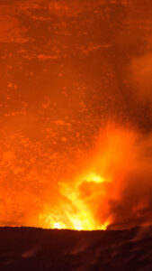 マグマ溶岩が噴出の待受画像、スマホのホーム画面